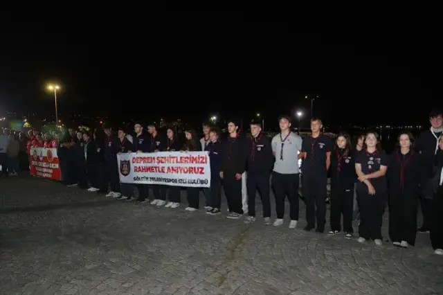 26 yıldır dinmeyen acı! Marmara Depremi'nin yıl dönümünde hayatını kaybedenler anıldı