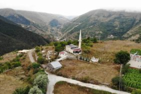 287-tarihe-meydan-okuyan-yapi-143-yillik-camide-gizemli-deprem-uyari-sistemi-4