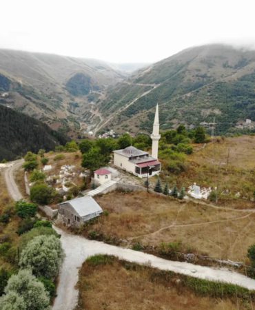 287-tarihe-meydan-okuyan-yapi-143-yillik-camide-gizemli-deprem-uyari-sistemi-4