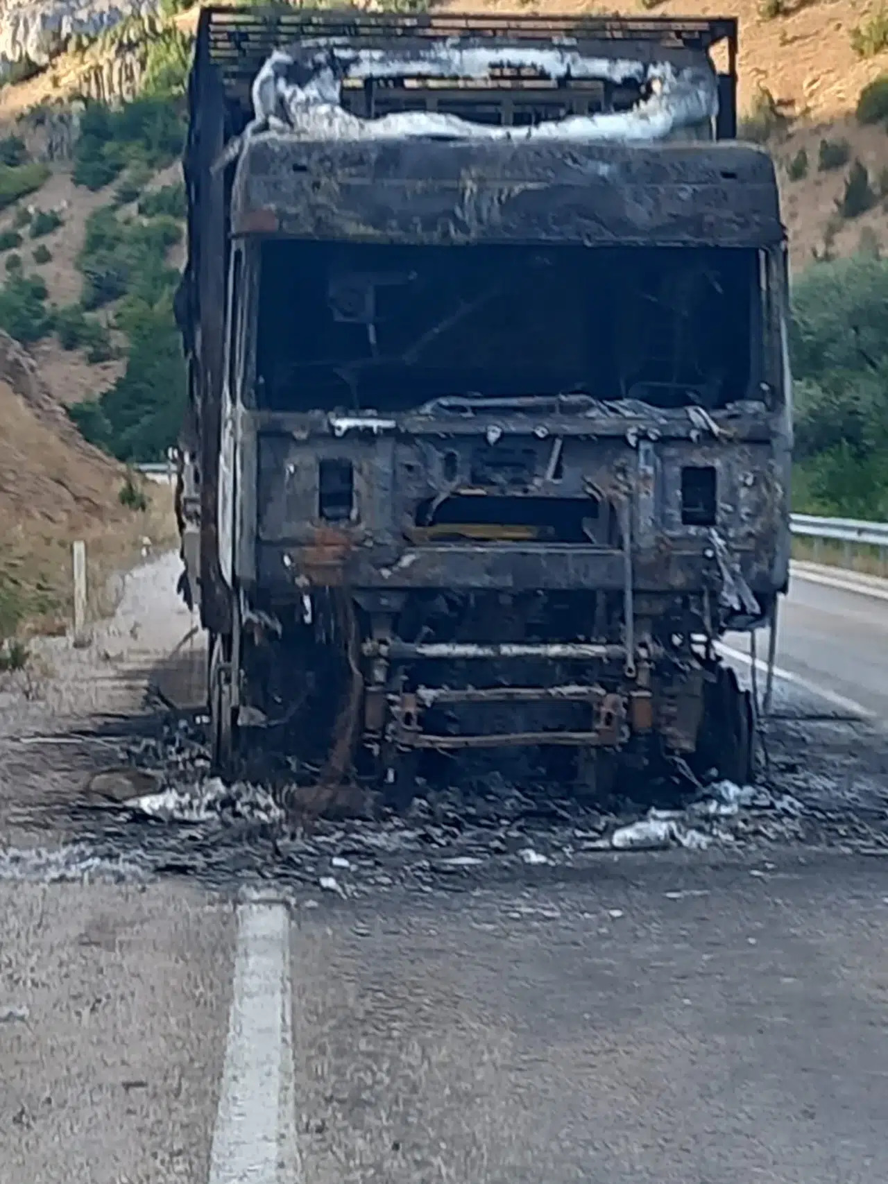 4978-gumushanede-korkutan-yangin-cekici-alevlere-teslim-oldu