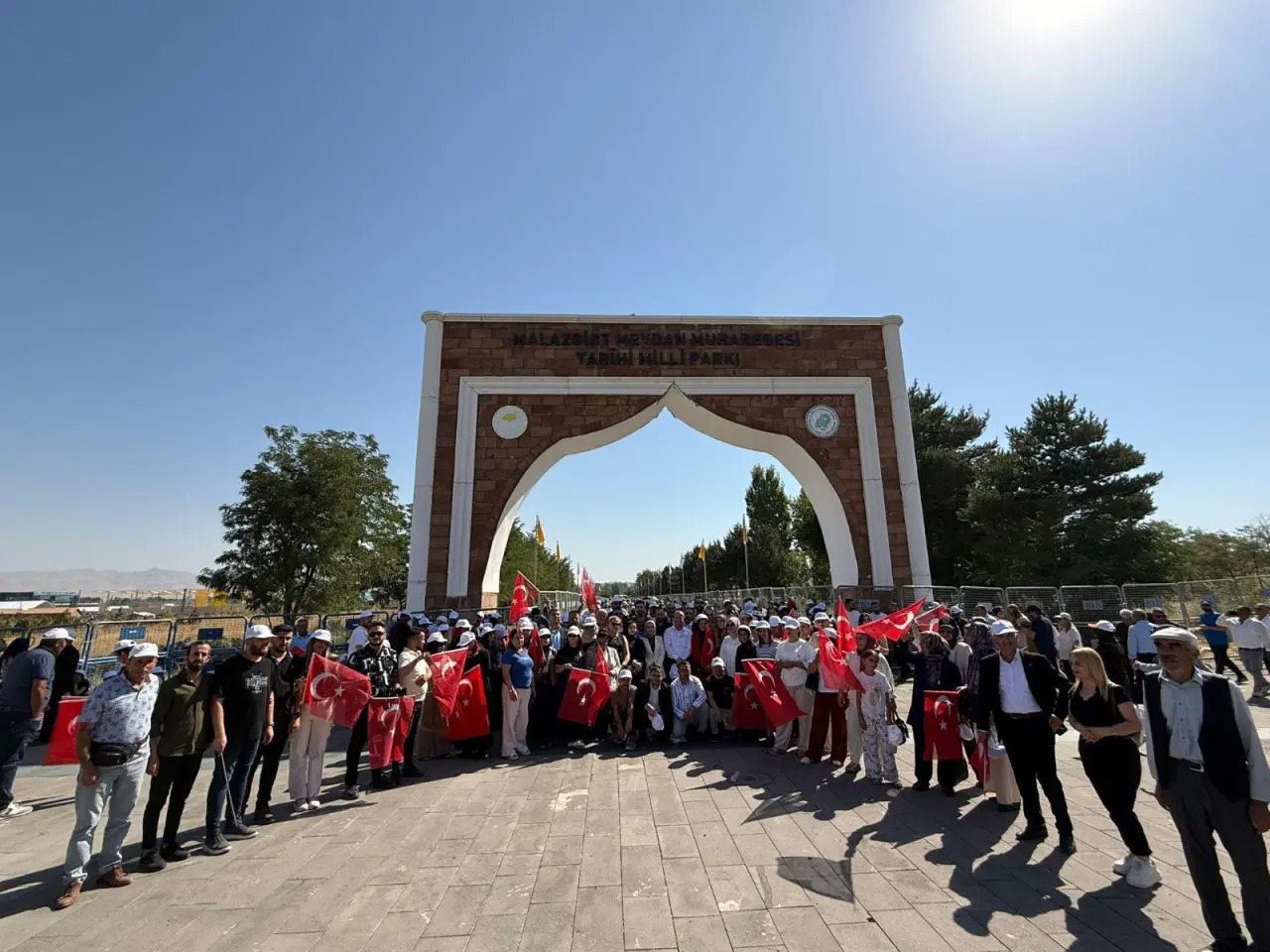 661-ak-parti-gumushaneden-malazgirte-coskulu-katilim-4