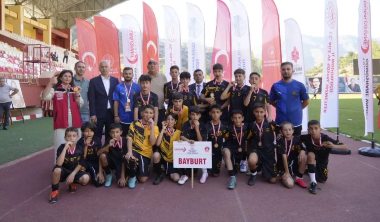 Gümüşhane’de “Aile Yılı Tek Yürek Futbol Turnuvası” Sona Erdi: Şampiyon Bayburt