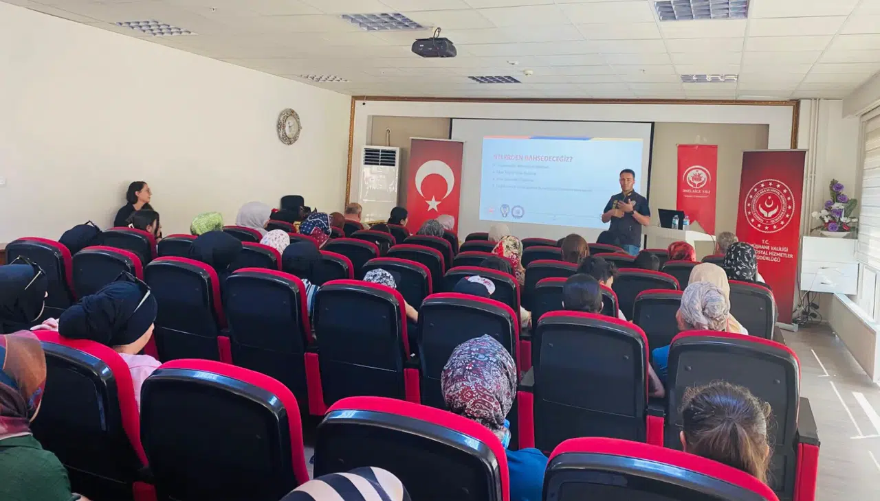 7286-gumushanede-siber-zorbalik-ve-akran-zorbaligi-semineri