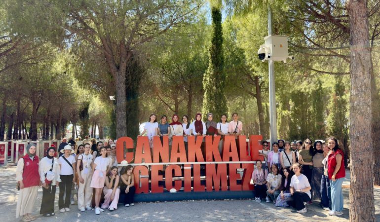 Gümüşhaneli Gençler “Bir Destandır Çanakkale” Projesi Kapsamında Şehitler Diyarında