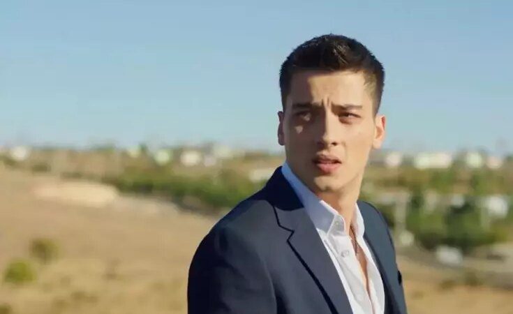 Oyuncu Atakan Özkaya’nın babası son yolculuğuna uğurlandı