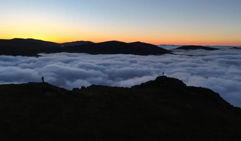 Gümüşhane Dağlarında Gün Batımı ve Sis Denizi Büyüledi