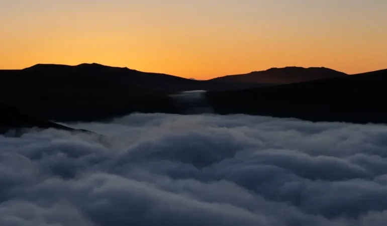 Gümüşhane Dağlarında Gün Batımı ve Sis Denizi Büyüledi