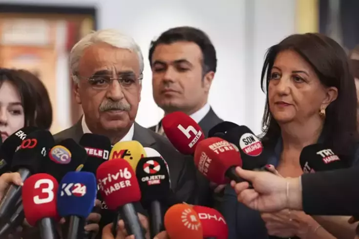 dem-parti-ocalan-la-gorusmek-icin-imrali-yolunda-18988623_6816_amp.jpg