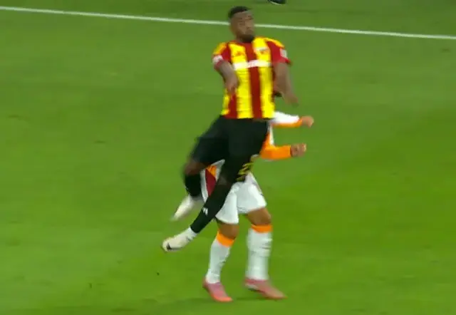 Galatasaray'ın golünden önce faul var mı? İşte ünlü yorumcuların görüşleri