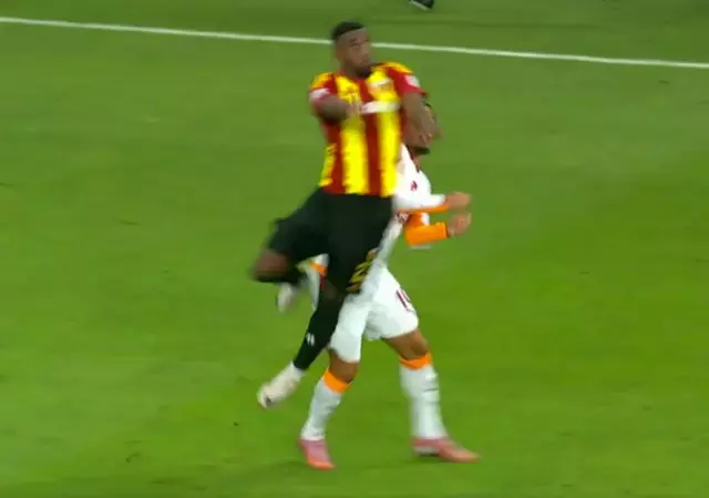 Galatasaray'ın golünden önce faul var mı? İşte ünlü yorumcuların görüşleri