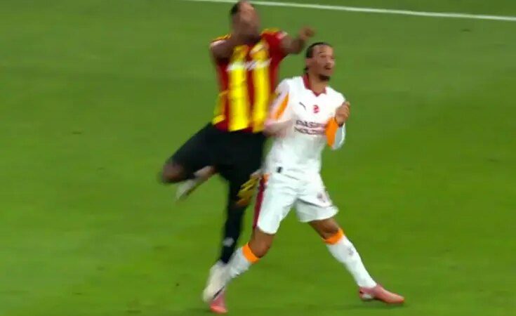 Galatasaray’ın golünden önce faul var mı? İşte ünlü yorumcuların görüşleri