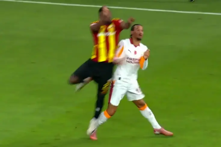 galatasaray-in-golunden-once-faul-var-mi-unlu-18978291_3838_amp.jpg