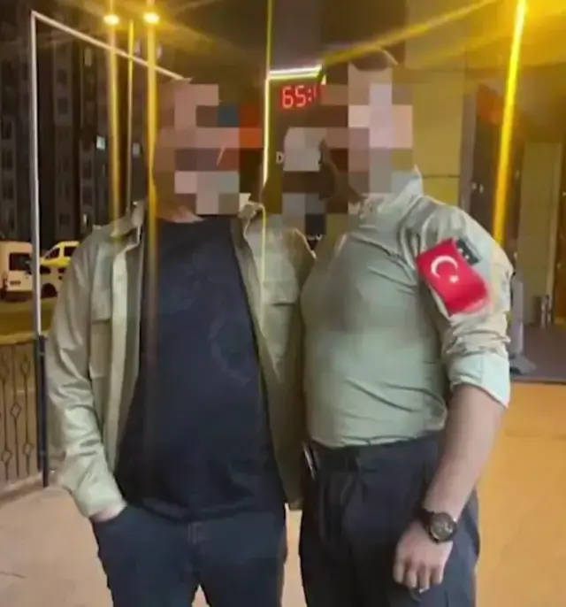 Gerçek polislerden sahte polislere operasyon! Evden neler çıktı neler