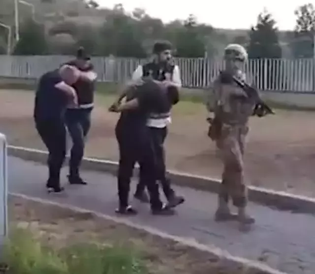 Gerçek polislerden sahte polislere operasyon! Evden neler çıktı neler
