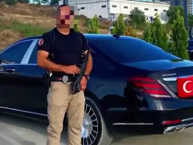 Gerçek polislerden sahte polislere operasyon! Evden neler çıktı neler