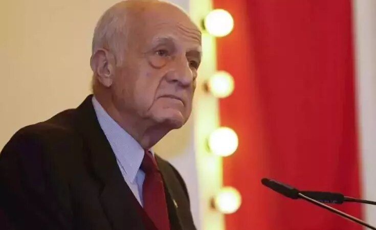 İnan Kıraç hastaneye kaldırıldı, tedavisi yoğun bakımda sürüyor