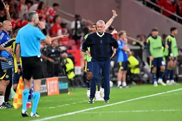 Maçtan çok konuşuldu! İşte Mourinho'nun kazağının fiyatı