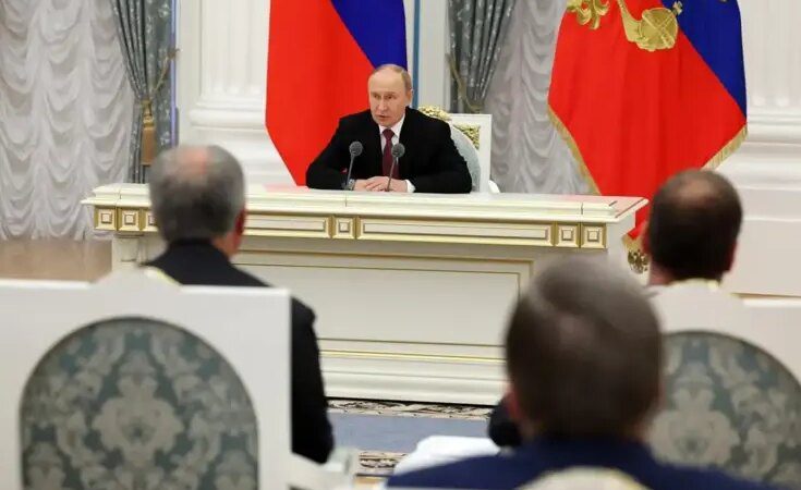 Trump zirvesi sonrası kurmaylarıyla bir araya gelen Putin’den kritik mesaj