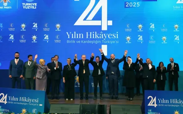 Rozetleri Cumhurbaşkanı Erdoğan taktı! İşte AK Parti'ye katılan 9 belediye başkanı
