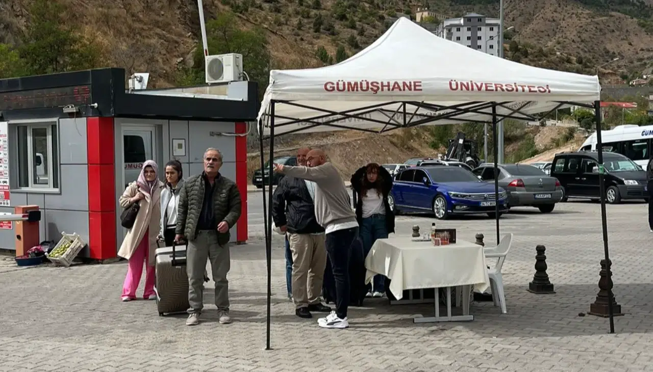 4310-gumushane-universitesi-ogrencileri-otogarda-karsiliyor