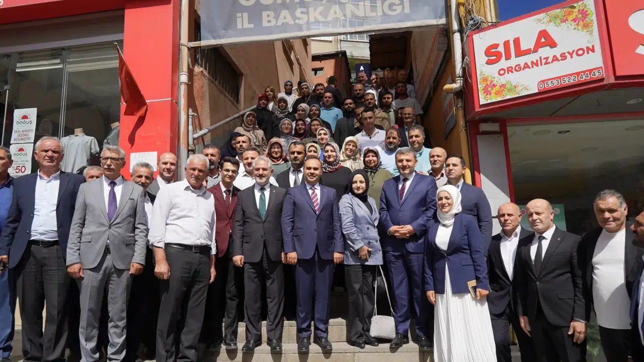 4900-bakan-kacir-dunyada-kendi-haberlesme-uydusunu-uretebilen-11-ulkeden-biri-olduk