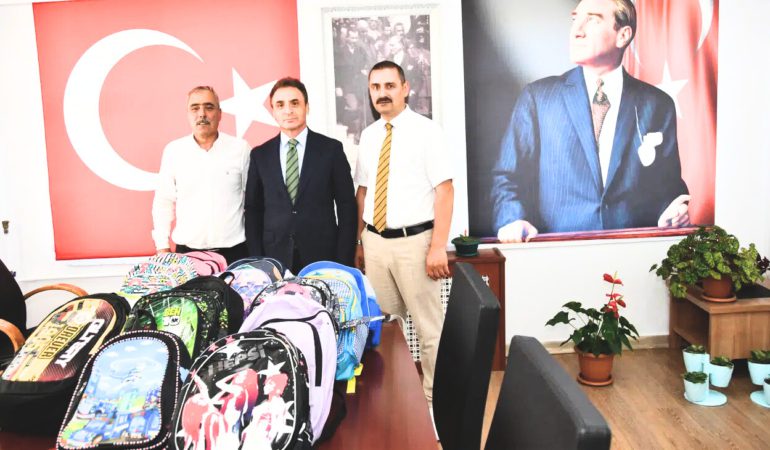 Gümüşhane Erzurumlular Derneği’nden Anlamlı Kırtasiye Bağışı