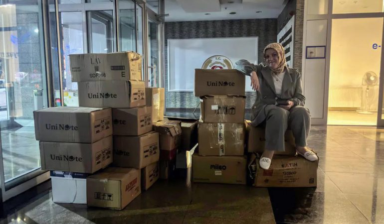 Gümüşhane Ay Kadın Derneği’nden Eğitime Destek: 200 Öğrenciye Kırtasiye Yardımı “Her Defter Bir Umut, Her Kalem Yeni Bir Başlangıç”