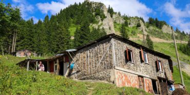 700 YILLIK YAYLADA 100 YILDIR LOKANTA İŞLETİYORLAR