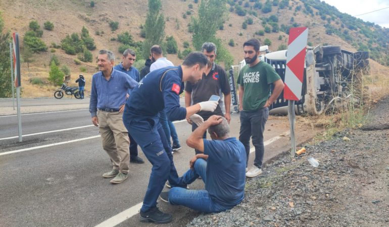 Gümüşhane’de Tır Devrildi: Sürücü Hafif Yaralandı