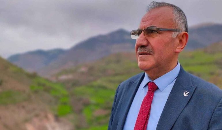 Nas, Gümüşhane’ye Yapılan Bakan Kacır’ın Ziyaretini Topa Tuttu “Müsamere İzlettiler, Alkışladılar”