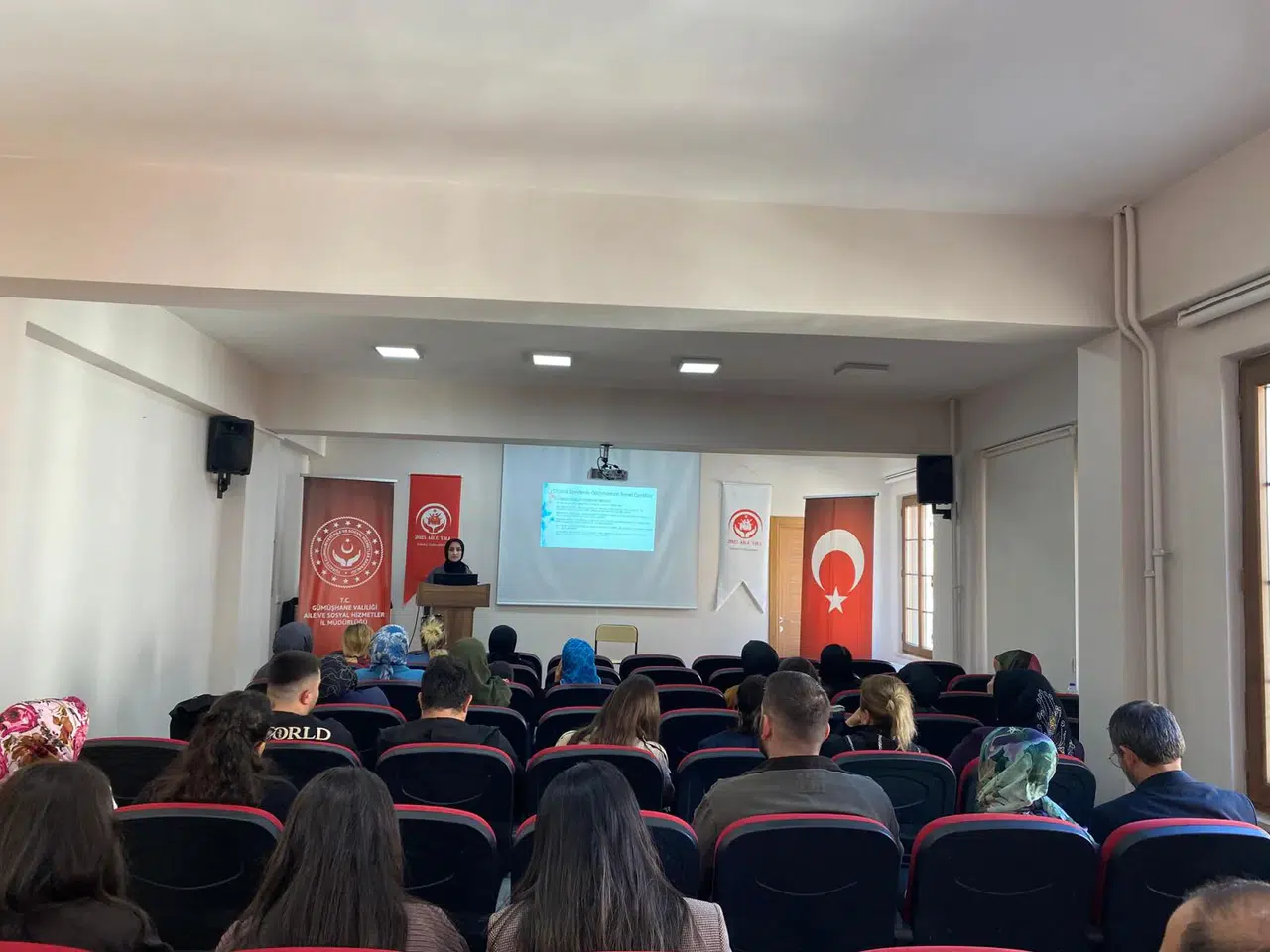 3466-gumushanede-otizm-farkindaligina-yonelik-egitim-programi-duzenlendi
