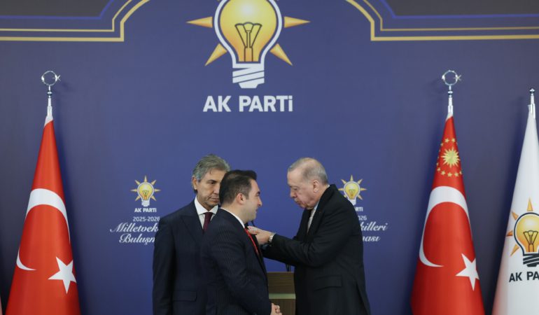 Kara’ya Rozetini Cumhurbaşkanı Erdoğan Taktı