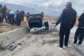 ERZİNCAN'DA TAKLA ATAN ARAÇTAKİ 4 KİŞİ YARALANDI