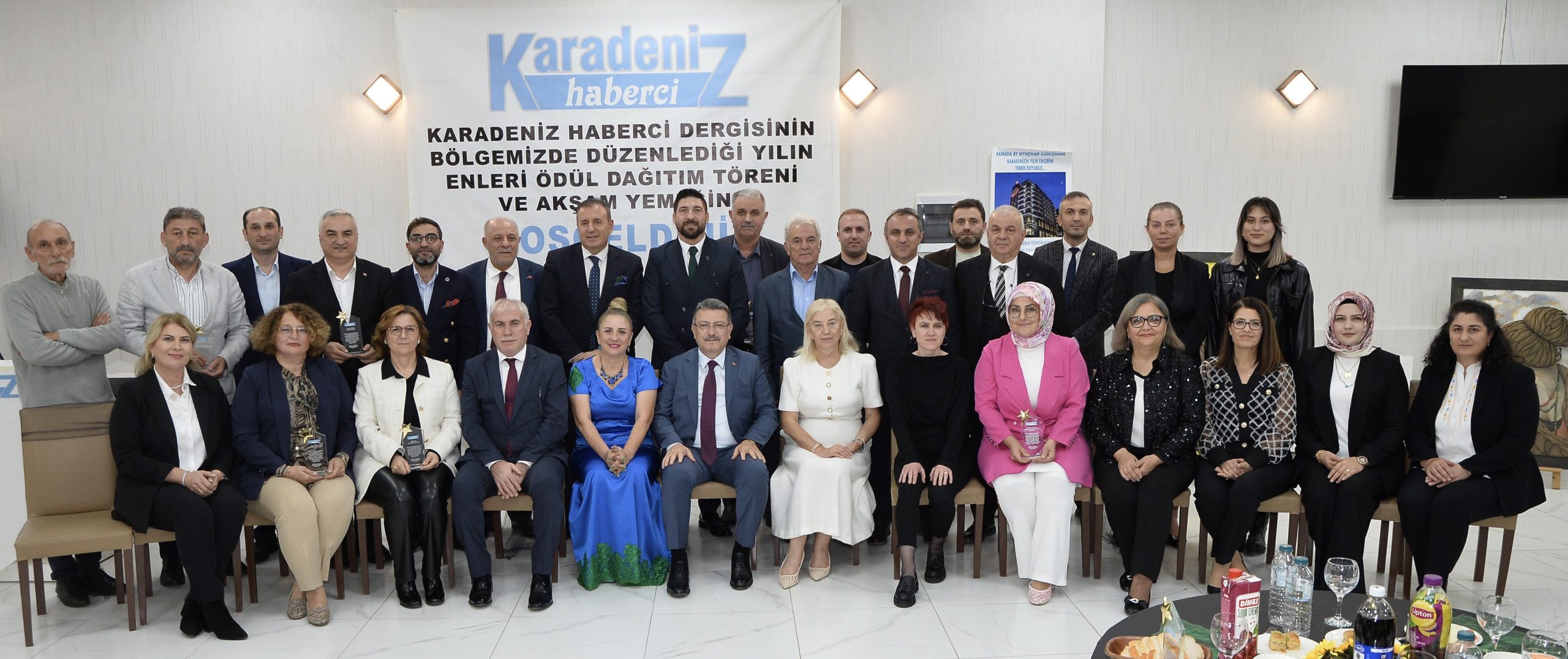 KARADENİZ'DE YILIN EN'LERİ ÖDÜLLERİNİ ALDI