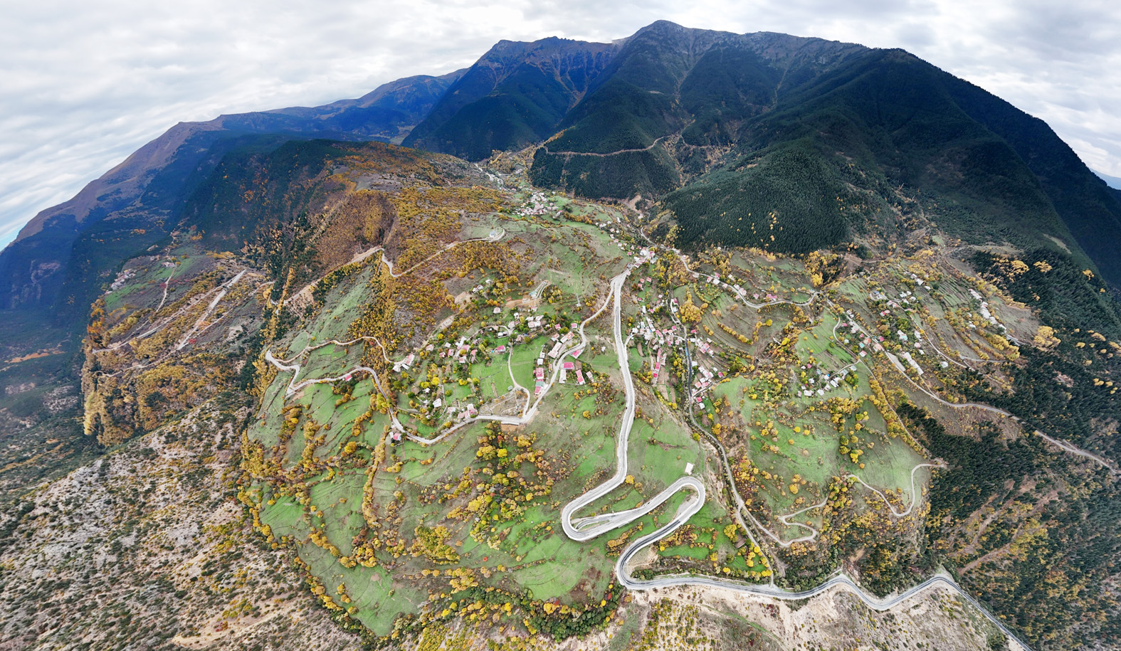 ZİGANA'NIN TÜNELİNİ DEĞİL, MANZARASINI SEÇTİLER TARİHİ İPEK YOLU ÜZERİNDEKİ ZİGANA KÖYÜ SONBAHARDA GEZGİNLERİ ÇAĞIRIYOR
