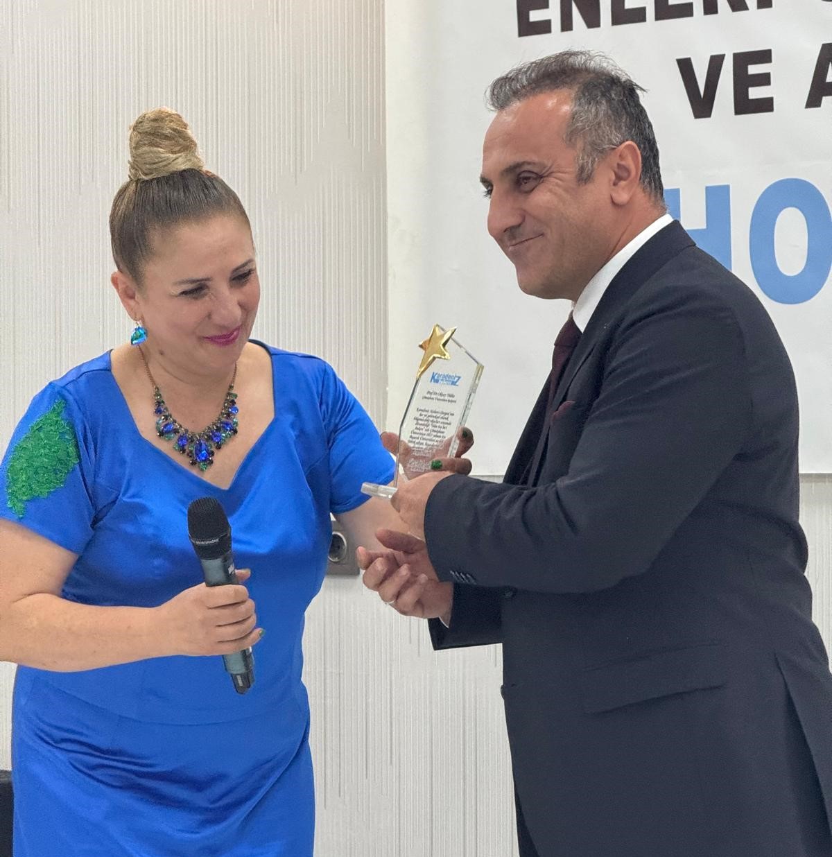 Üniversitemize “Yılın Enleri” Töreninde Büyük Onur (2)