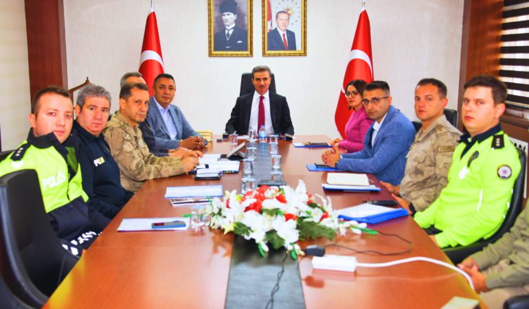 Gümüşhane Valisi Aydın Baruş, Karayolu Trafik Güvenliği Toplantısına Katıldı