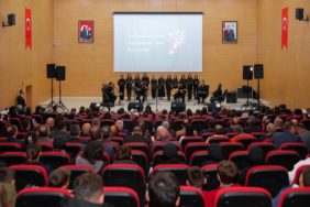 BAYBURT'TA ÖĞRETMENLER GÜNÜ DÜZENLENEN PROGRAMLA KUTLANDI