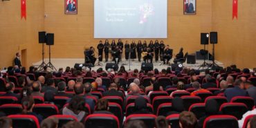 BAYBURT'TA ÖĞRETMENLER GÜNÜ DÜZENLENEN PROGRAMLA KUTLANDI