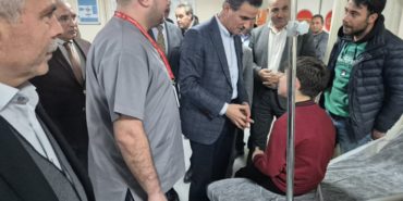 VALİ BARUŞ, ZEHİRLENME ŞÜPHESİYLE HASTANEYE KALDIRILAN ÖĞRENCİLERİ ZİYARET ETTİ