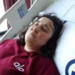 BOŞANMA AŞAMASINDAKİ KOCASINDAN BIÇAKLI SALDIRIYA UĞRAYAN KADIN TEDAVİ ALTINDA GENÇ KADININ KARDEŞİ: "3-4 AY ÖNCE DE EVİMİZİ BASIP KARDEŞİMİ BIÇAKLAMAYA ÇALIŞTI, BU ADAMIN DIŞARIDA OLMAMASI LAZIM"