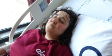 BOŞANMA AŞAMASINDAKİ KOCASINDAN BIÇAKLI SALDIRIYA UĞRAYAN KADIN TEDAVİ ALTINDA GENÇ KADININ KARDEŞİ: "3-4 AY ÖNCE DE EVİMİZİ BASIP KARDEŞİMİ BIÇAKLAMAYA ÇALIŞTI, BU ADAMIN DIŞARIDA OLMAMASI LAZIM"