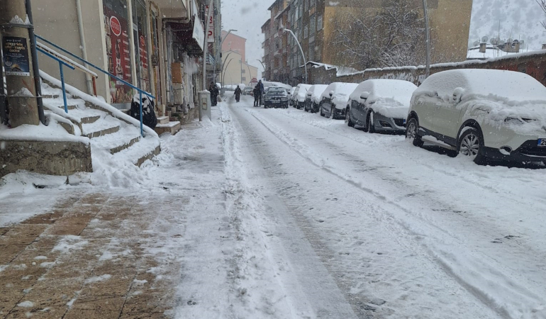 Gümüşhane’de Kaldırımlar Kış Aylarında Tehlike Saçıyor