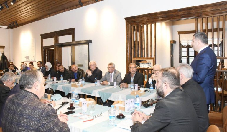 AK Parti kentteki hizmet ve yatırımlar masaya yatırıldı