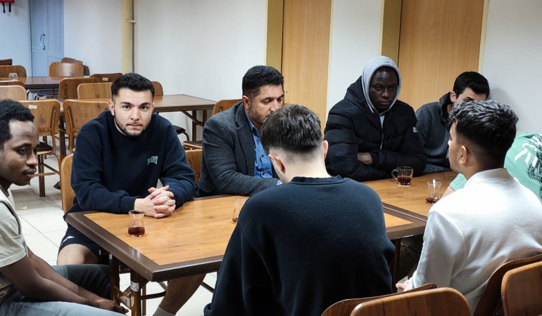 Kelkit’in Sevilen İMAMI Üniversiteli Öğrencilerin ABİSİ Oldu