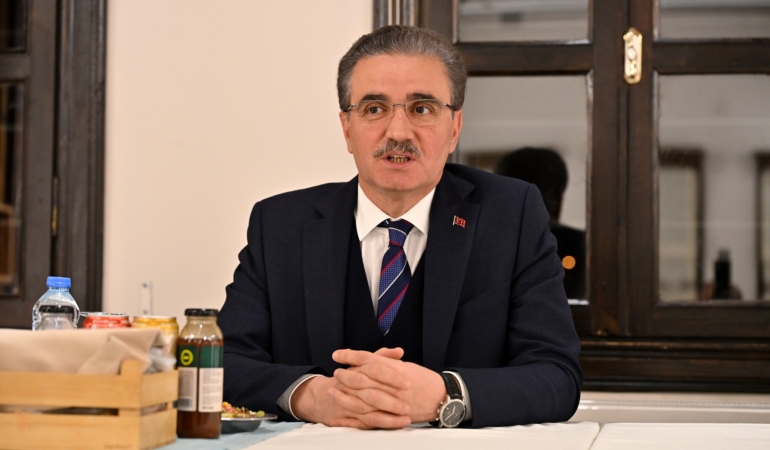 “Hizmet Bir Adanmışlık Meselesidir”