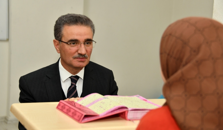 VALİ BARUŞ’TAN HAFIZLIK ÖĞRENCİLERİNE ANLAMLI ZİYARET