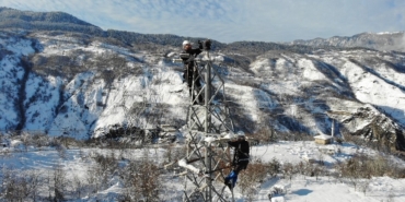ÇORUH EDAŞ, YOĞUN KAR YAĞIŞINDA KESİNTİSİZ ENERJİ İÇİN SAHADA