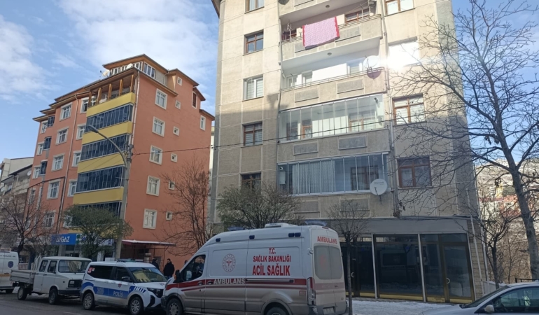 Öğretim Üyesi  Çağlar evinde ölü bulundu