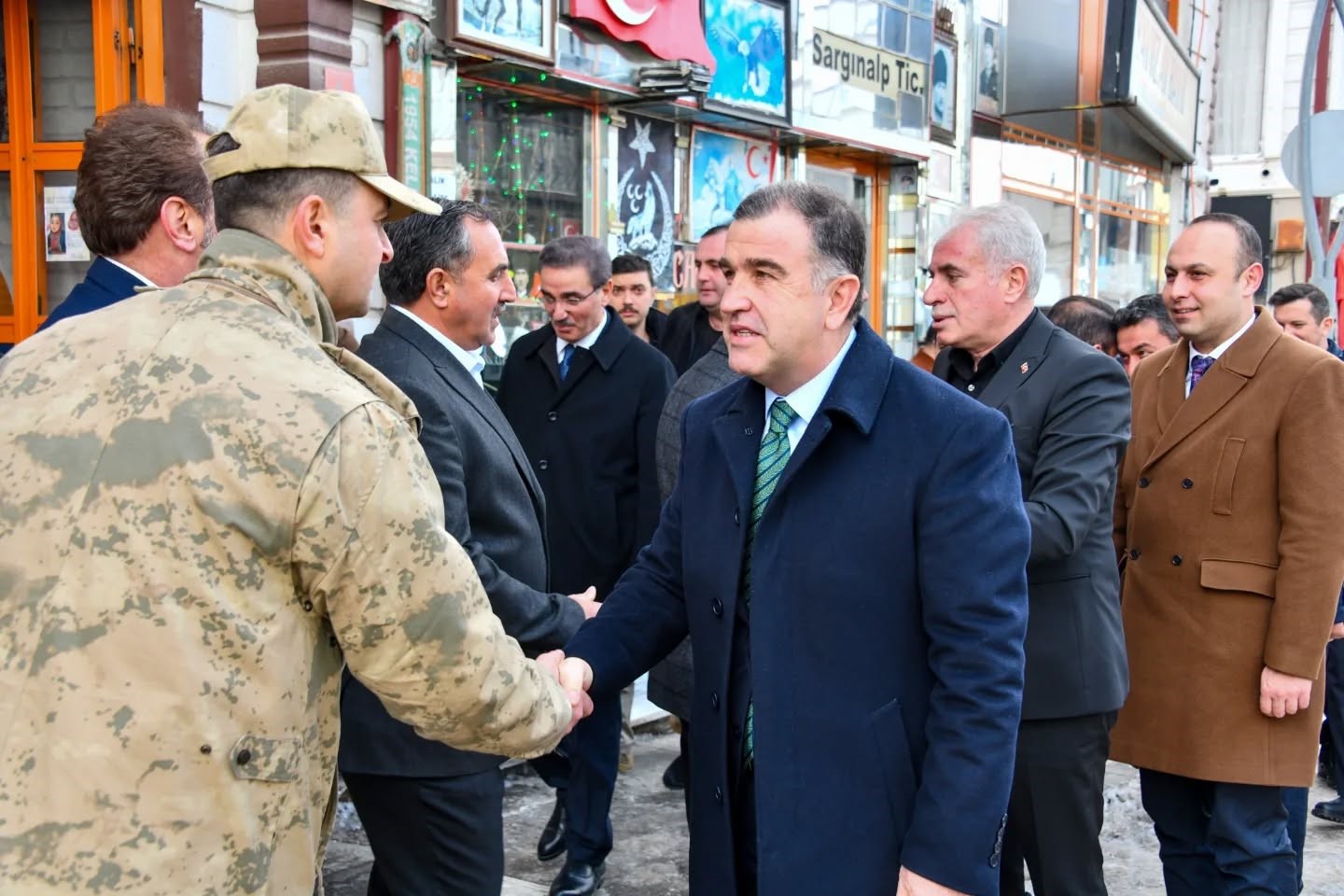 YILLARDIR BİTİRİLEMEYEN BAYBURT-GÜMÜŞHANE HAVALİMANI İÇİN İKİ İLİN VALİSİ BİR ARAYA GELDİ: 2026'DA TAMAMLANMASI HEDEFLENİYOR